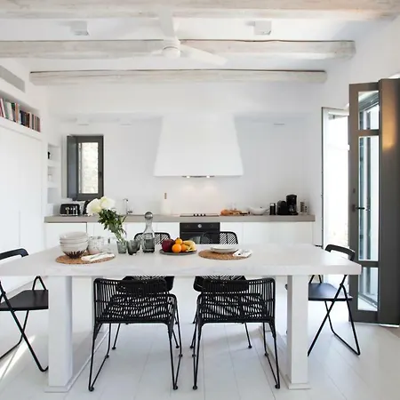Modern Luxury In Tinos Vila Kardhianí