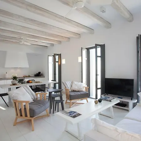 Modern Luxury In Tinos *