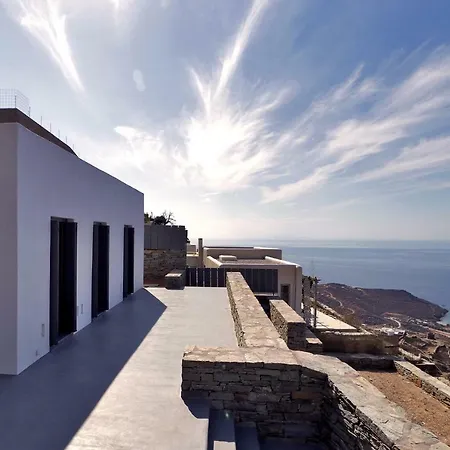 Modern Luxury In Tinos Vila Kardhianí
